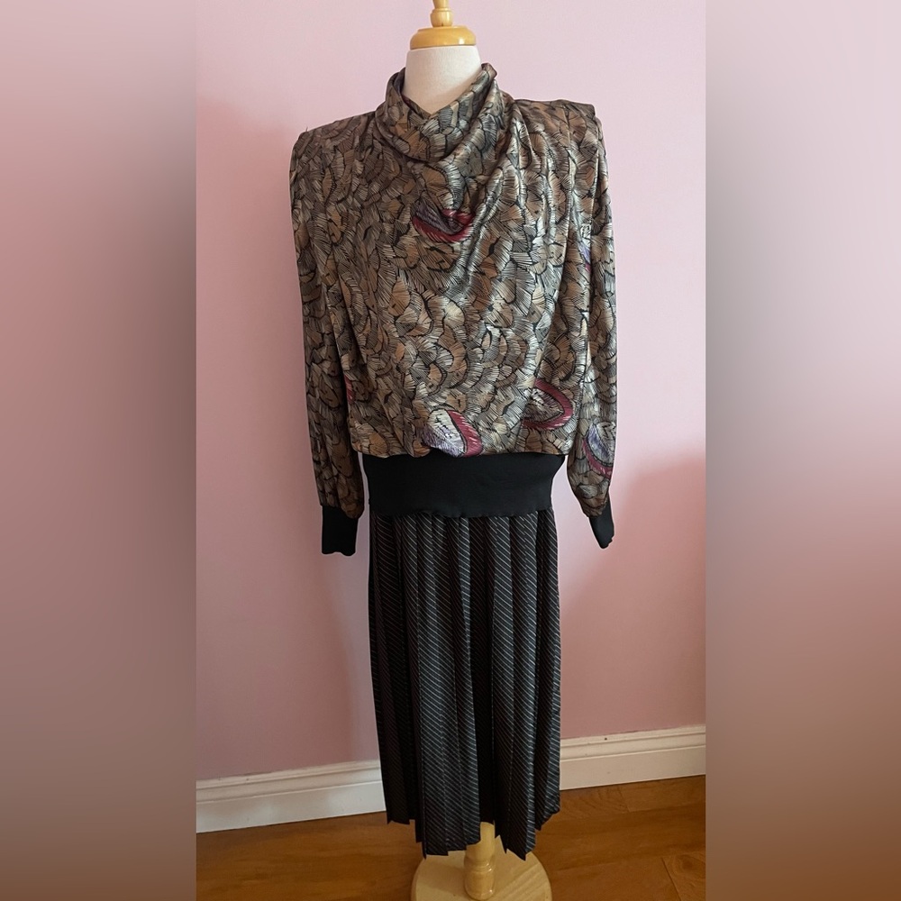 Elegant Black and Gold Patterned Dress
